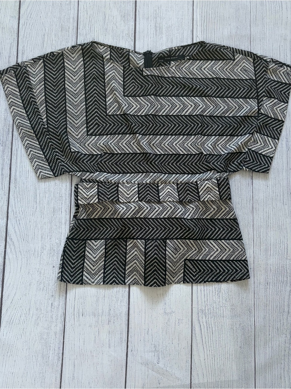 Zara Black & Cream Geometric Print Tie-Waist Women's Top Size Small